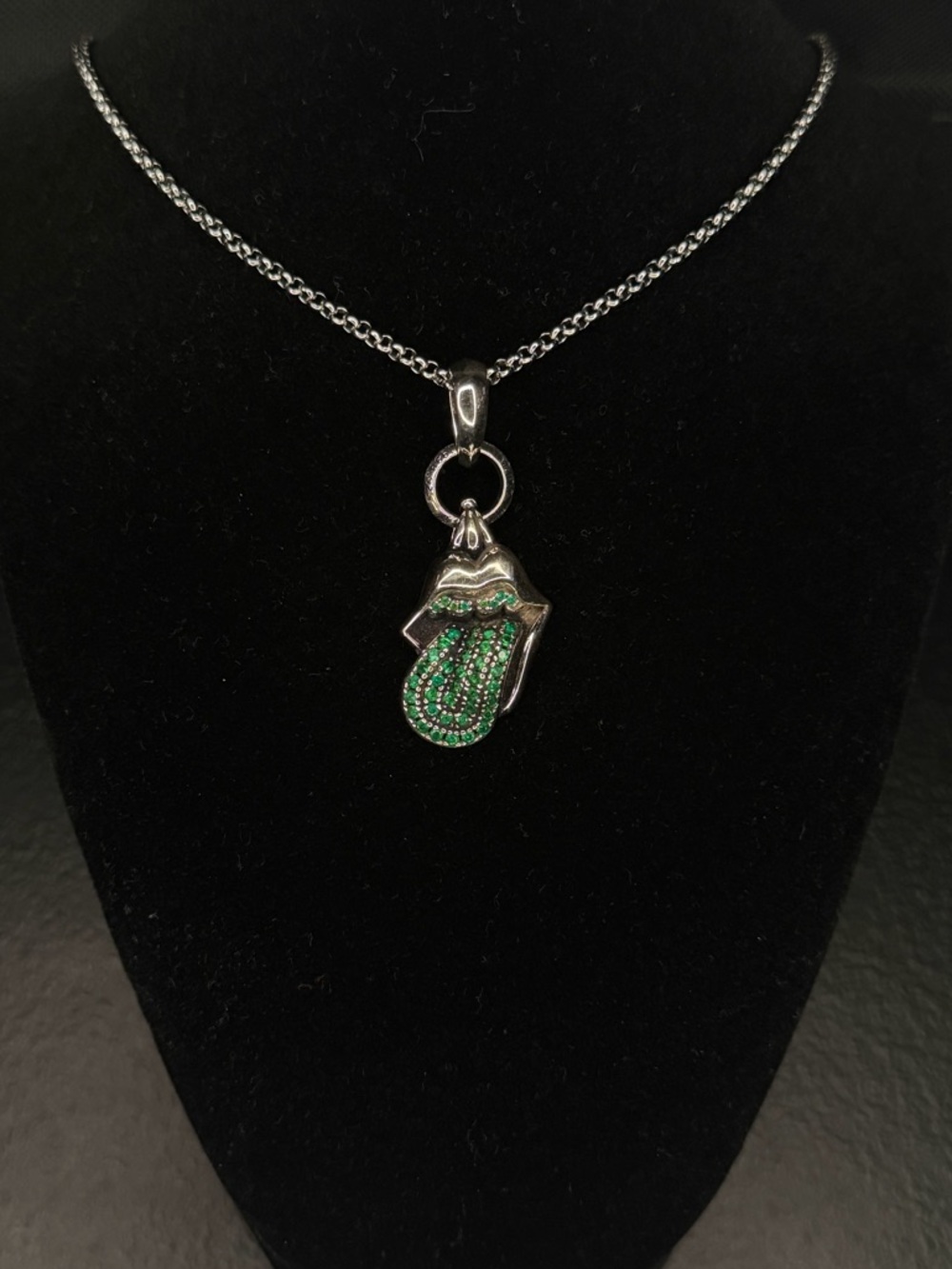 Chrome Hearts Rolling Stones Tonge Green Emerald Diamond Studded Unisex Necklace